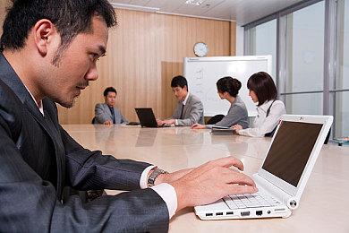 《猎杀：对决1896》更新玩家数新史高 官方回应UI改动引差评